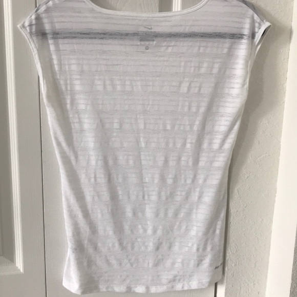 Nike Top - Picture 4 of 5